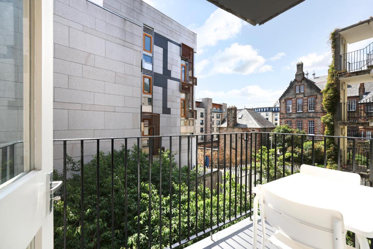 Joivy Contemporary Royal Mile Apartment With Balcony Edinburgh Exteriér fotografie